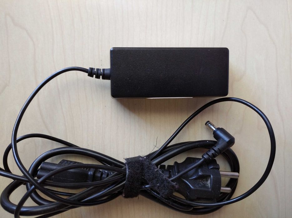 Carregador HIPRO modelo HP-0301R3