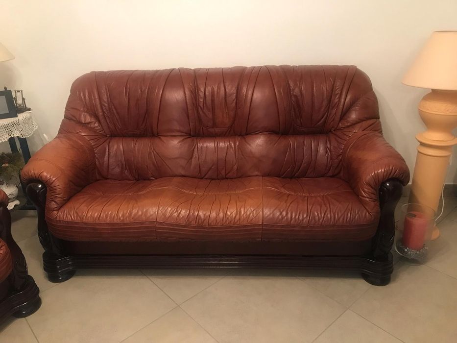 Sofás em couro castanho