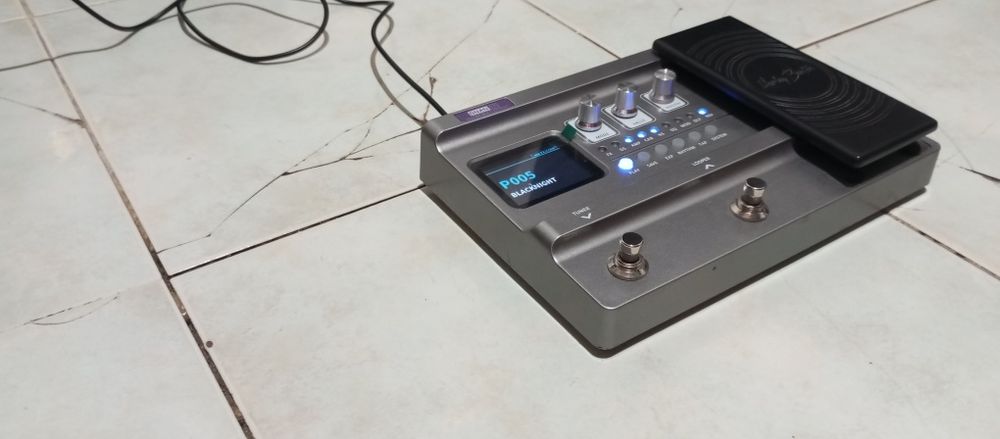 Pedaleira Harley Benton DNA FX Git