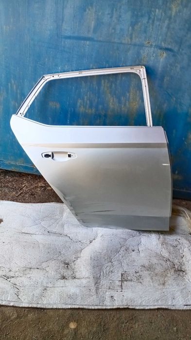 Дверь задняя правая Skoda Fabia 3 Шкода Фабия под ремонт