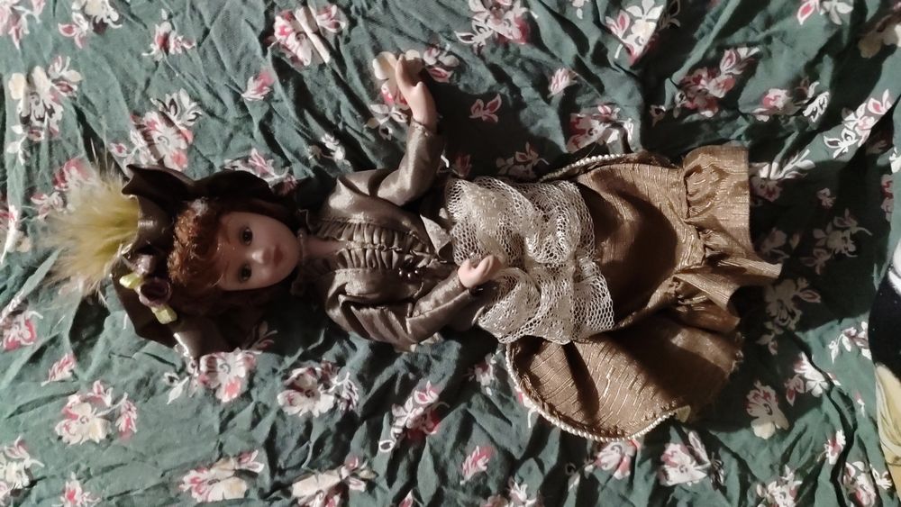 Продам кукли фарфорові