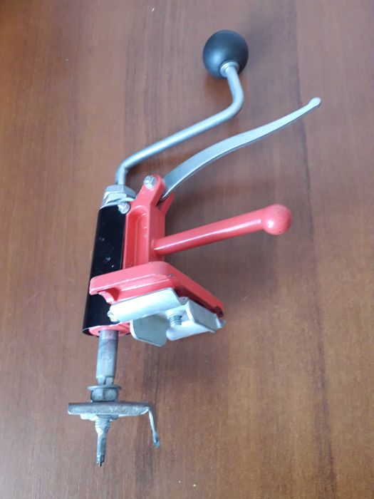 Балерина для вирізання отворів. Канцтовари.