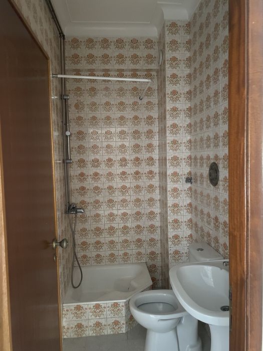 Vende-se T2_Av. Marquês de Pombal