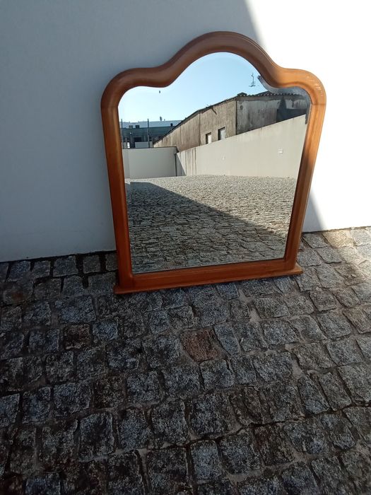 Espelho antigo em madeira