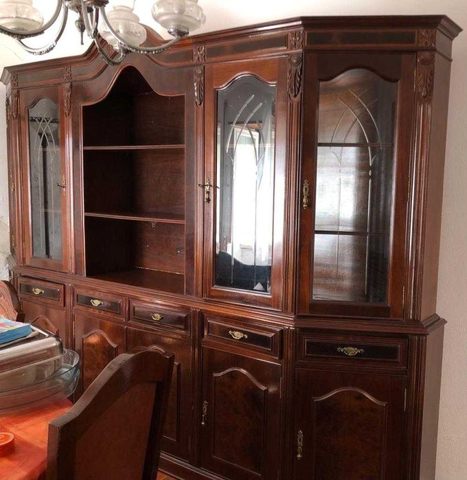 Armário c/ Cristaleira de Sala