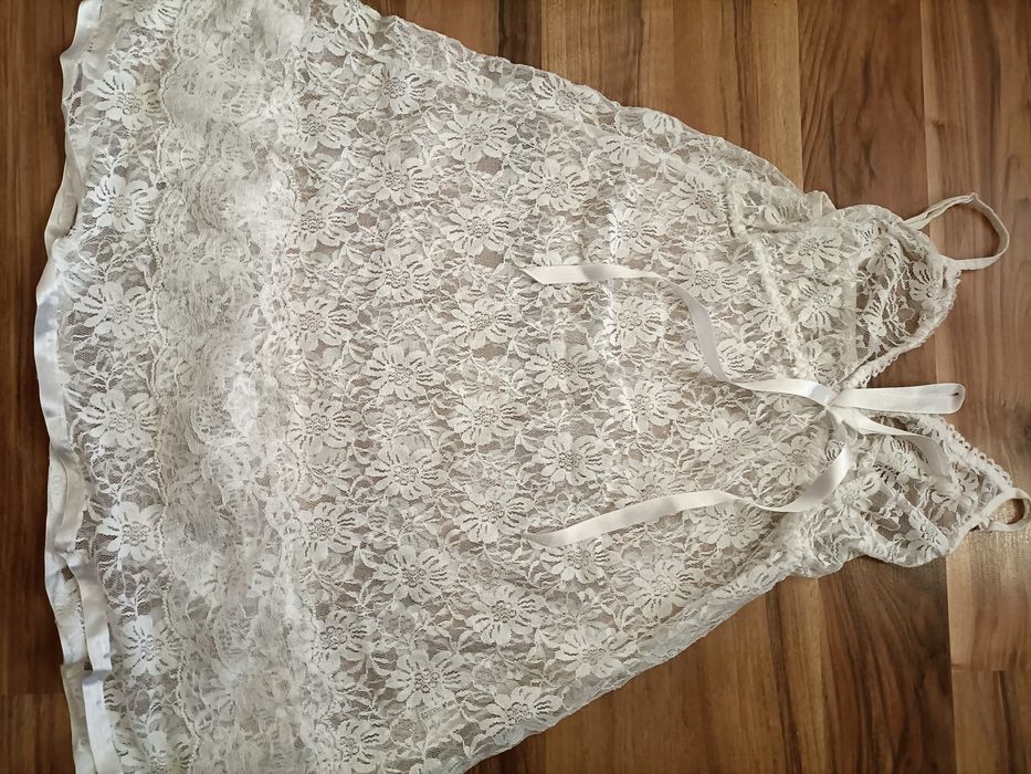 Bielizna biała z koronki