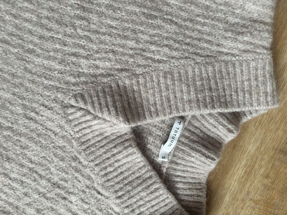 Tatuum sweter dekolt w serek