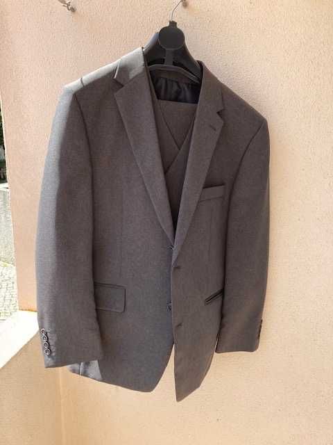 Fatos de homem completamente novos