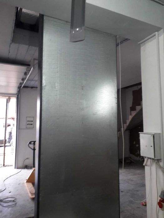 Вантажна вертикальна підіймальна платформа-ліфт