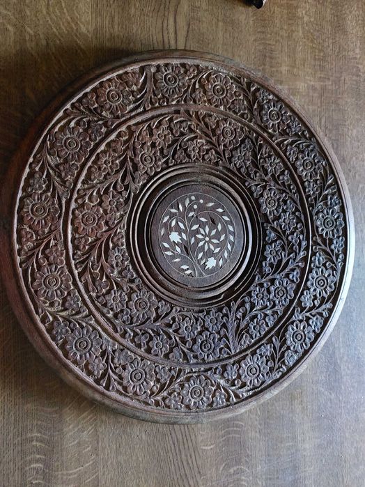 Indyjski, składany stolik z drewna tekowego z masą perłową