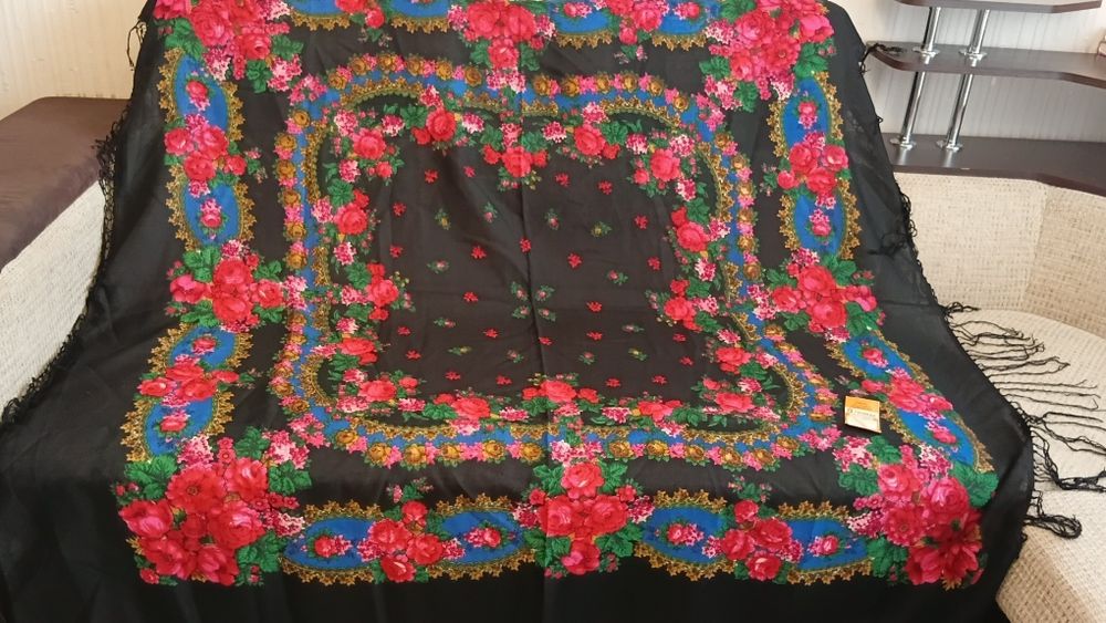 Хустка вовняна з китицями СССР. Розмір 148×148+-4см. Нова!!!