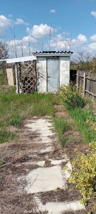 Продам участок с летним домиком рядом с морем