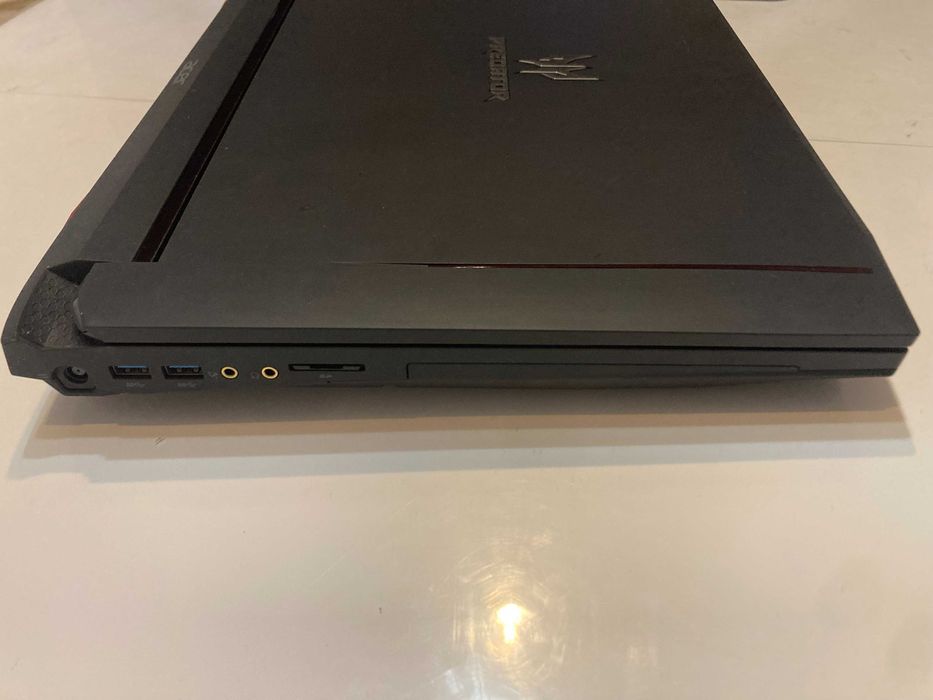 Laptop Acer Predator 17x GX-792 i7-7820HK 32GB Ram Ssd 1Tb Win10 GTX1080 + dodatki