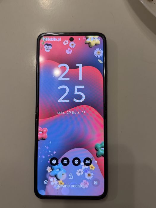 Motorola Razr 50 256 GB jak nowy gwarancja