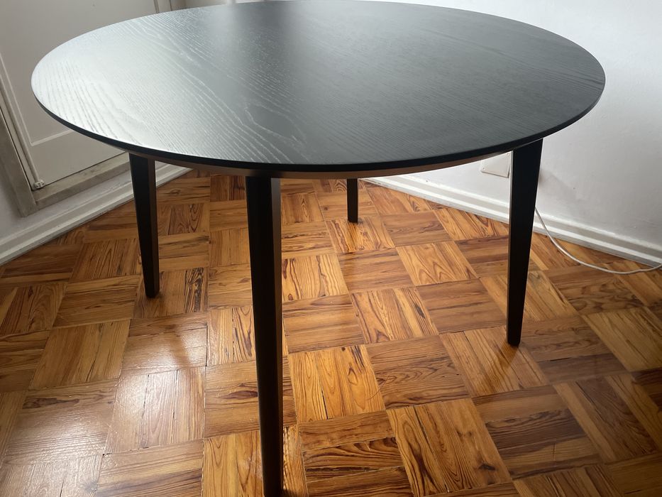 Mesa redonda preta Lisabo (1,05 diametro) como nova