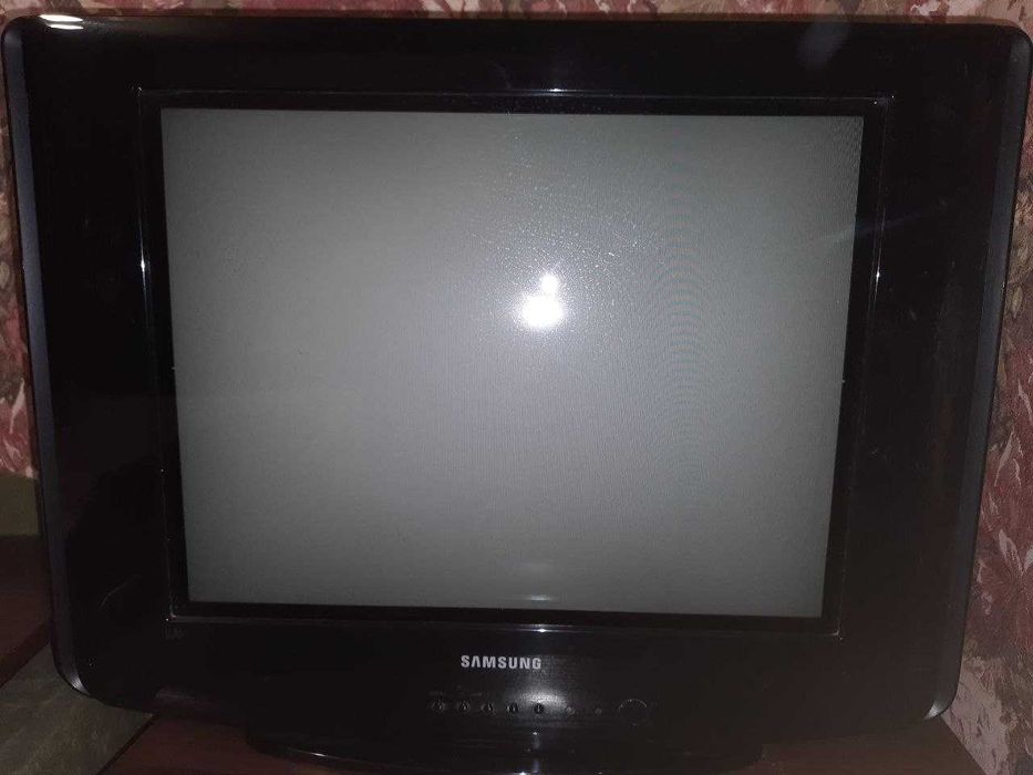телевизор SAMSUNG в хорошем рабочем состоянии