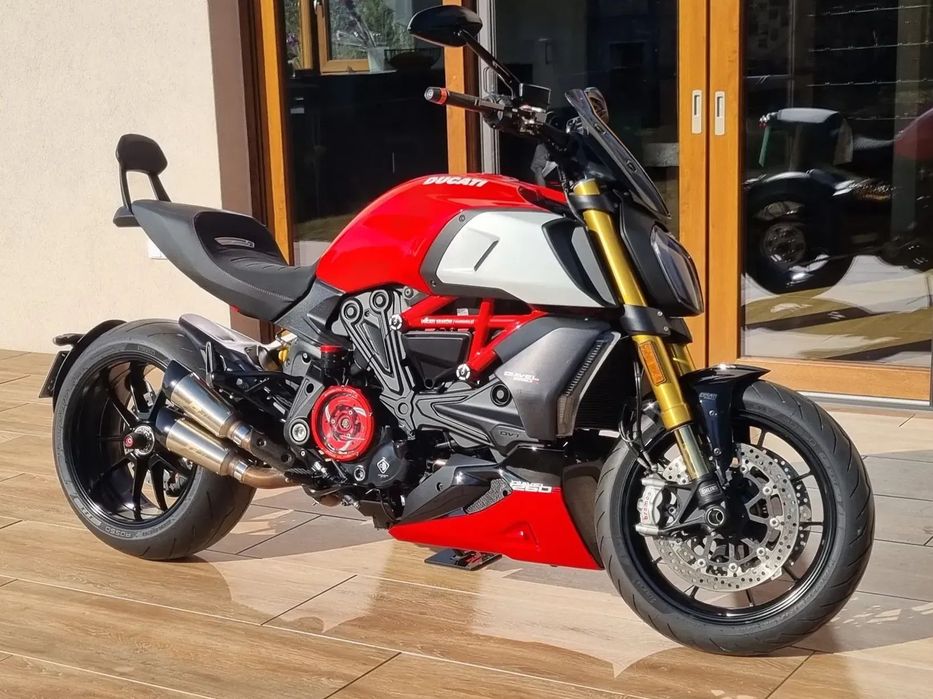 Ducati Diavel Salonowy stan, doposażony w najlepsze akcesoria, Diavel 1260S