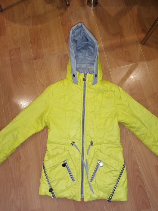 Курточка демисезонная / весна - очень  на девочку