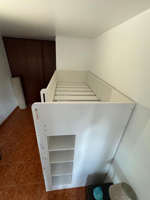 Cama criança rosa e branco