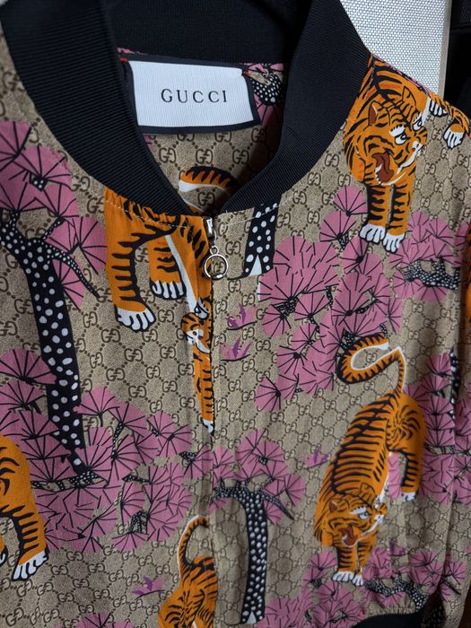 Кофта  gucci  S розмір легка тканина
