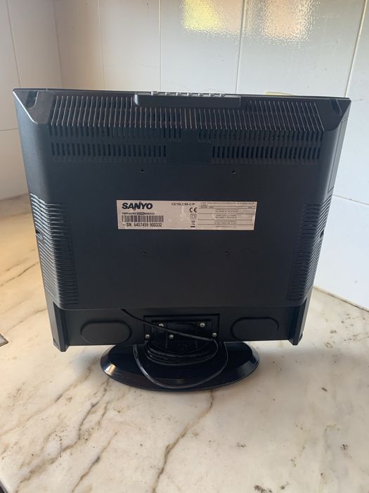 Televisão Sanyo com comando