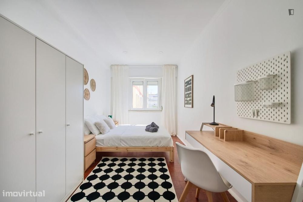 Quarto - localizado em Benfica Lisbon