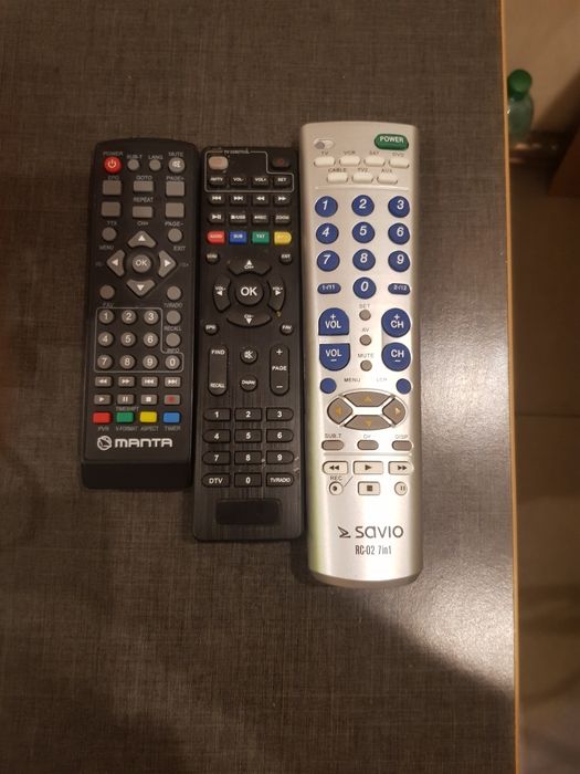 Dekodery Telewizyjne pełen zestaw z okablowaniem.