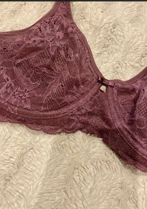 biustonosz miękki z fiszbinami 75D triumph