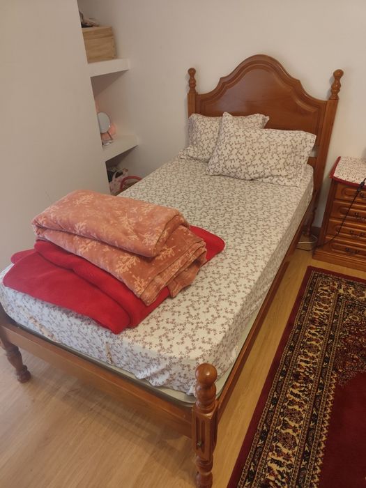 Cama solteiro+ cabaseira