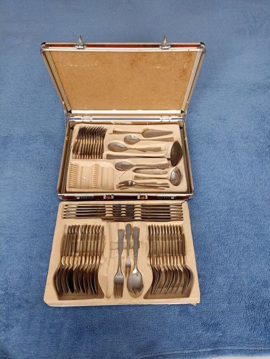 Набір ножів та столових приладів  Berger  вживане