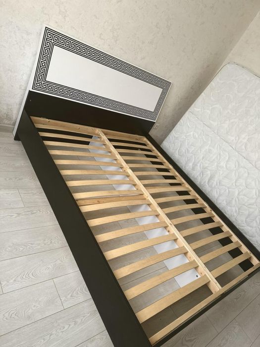 Продам ліжко без матрасу в гарному стані