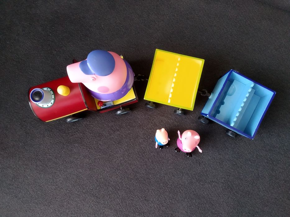 Pociąg Dziadka Świnki z figurkami Peppy i Georga