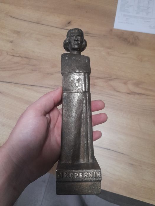 Rzeźba Mikołaj Kopernik autor Henryk Marian Rasmus pomnik