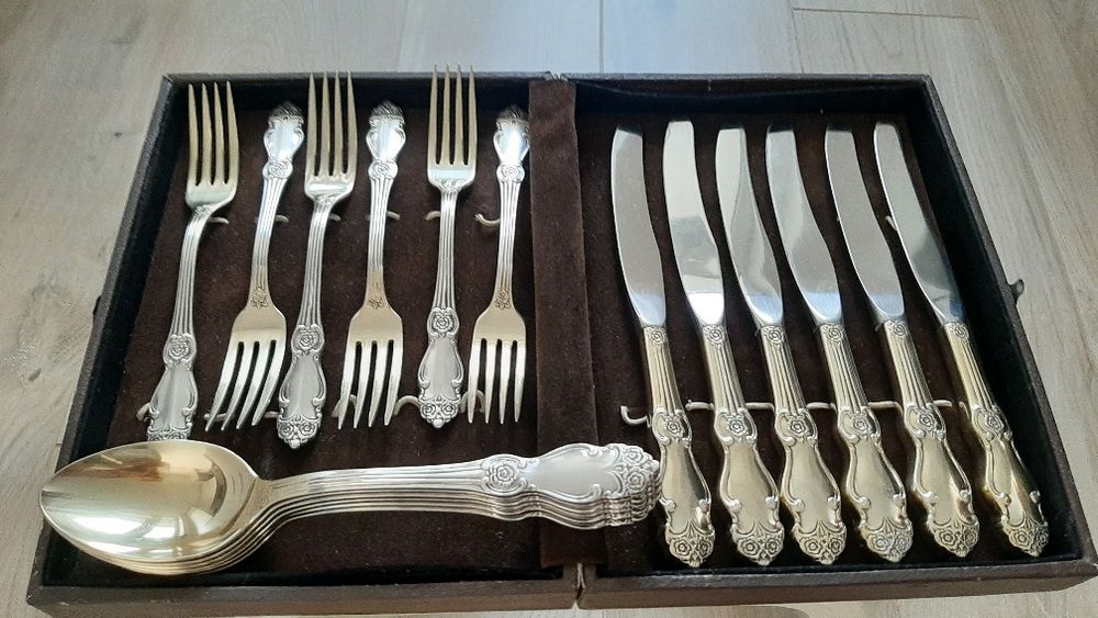 Набір столових приборів
