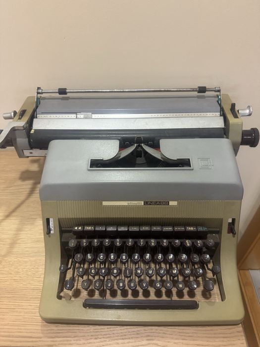 Maquina de escrever Olivetti. Linea 88Vintage