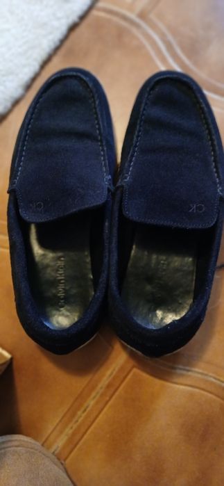 Sapatos de homem azul escuro da calvin klein camurça