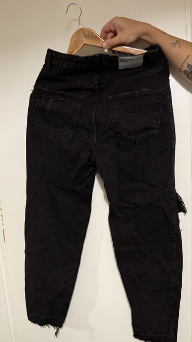 Calcas de ganga pretas rasgadas Bershka