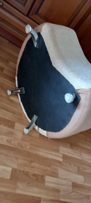 Пуфик большой на 4 ножках