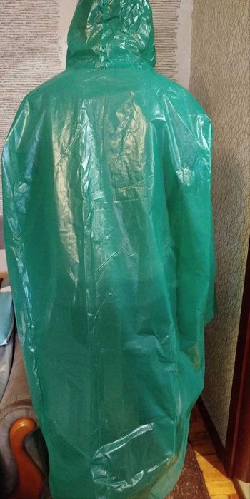 Плащ дощовик зелений