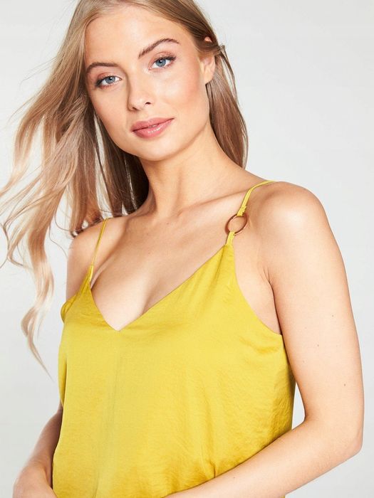 Top Musztardowy Na Ramiączkach Ze Złotym Detalem S