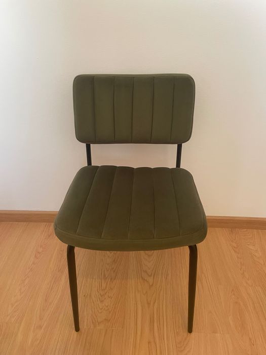 Par de Cadeiras em Veludo Verde – Estilo Retro – Como Novas