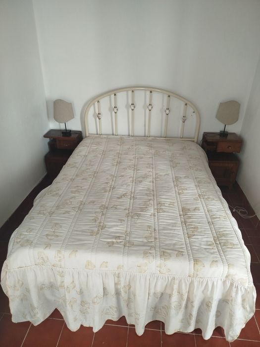 Cama de casal branca