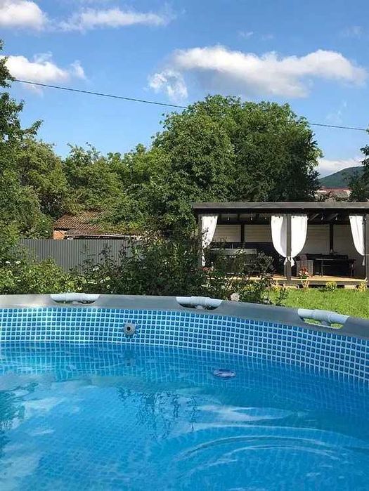 Котедж на 8 осіб з басейном. Сколе