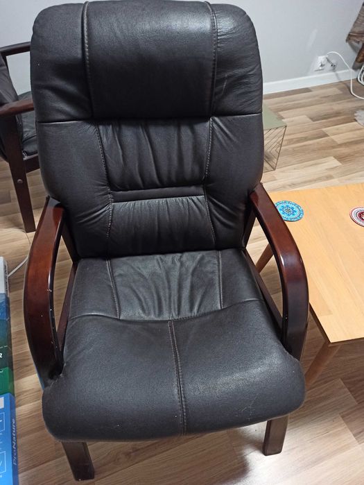 Dwa solidne fotele - lite drewno