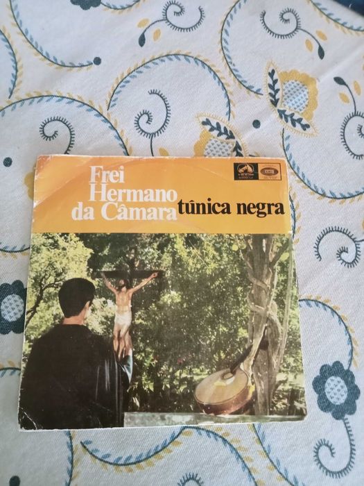 Single, Túnica Negra,