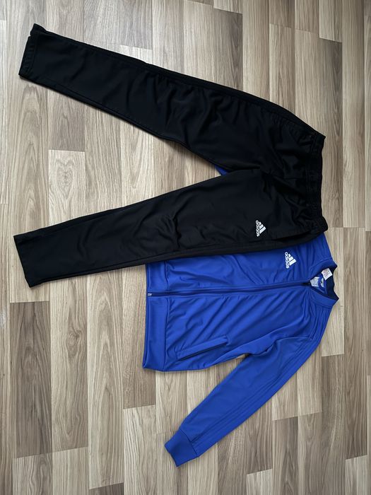 Спортивний костюм adidas розмір L По факту М маломірить перевіряйте заміри.