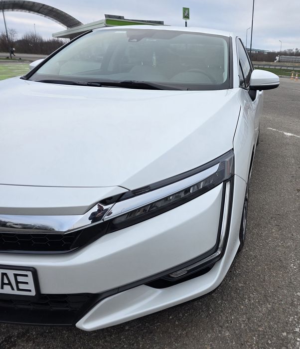 Продам honda clarity plug-in