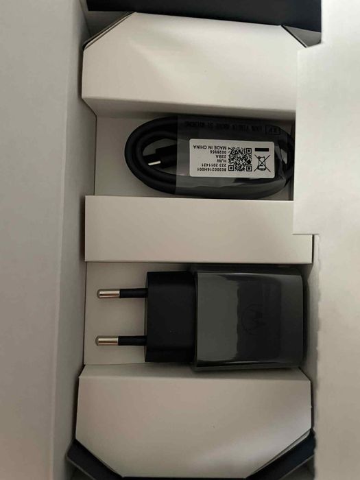 Telefon smartphone Motorola moto e20 2/32GB Graphite Gray nowy