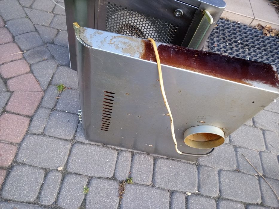Dwa okapy Amica uszkodzony
