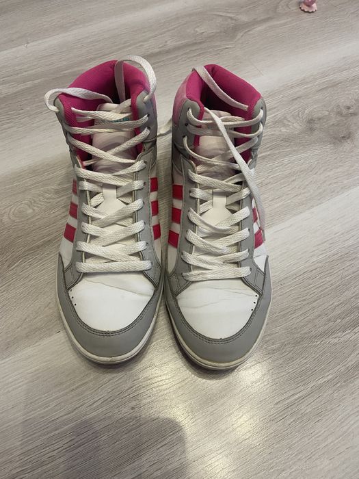 Кросівки жіночі adidas 39